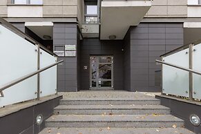 Warsaw Riverside Apartment by Renters