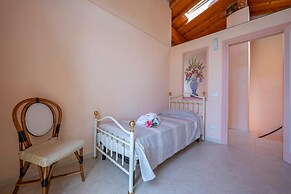 Villa Clara few km From the sea