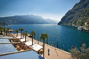 Bardolino Garden Pool Tennis on the Lake