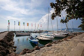 Bardolino Garden Pool Tennis on the Lake