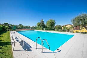 Bardolino Garden Pool Tennis on the Lake