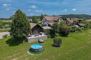 Family Friendly Kra Evec Lodge