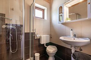 Family Friendly Kra Evec Lodge