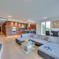 Rebecca Garden in Lugano