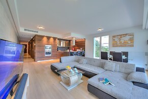 Rebecca Garden in Lugano