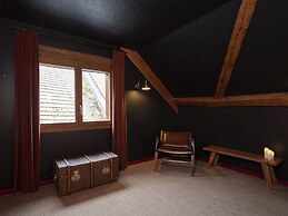 Peanut Medieval Lodge