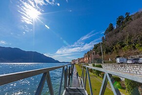 Blu Lake Apartment on Ghiffa Beach