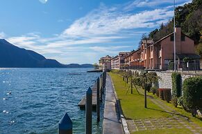 Blu Lake Apartment on Ghiffa Beach