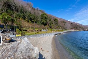 Blu Lake Apartment on Ghiffa Beach