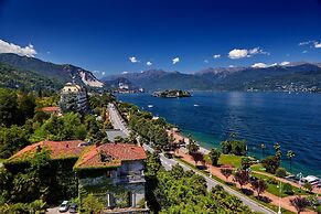 Blu Lake Apartment on Ghiffa Beach