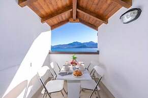 Blu Lake Apartment on Ghiffa Beach