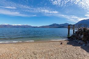 Blu Lake Apartment on Ghiffa Beach