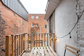 Beautiful 2 BR in the Heart of Downtown