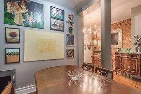 Beautiful 2 BR in the Heart of Downtown