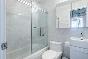 Beautiful 2 BR in the Heart of Downtown