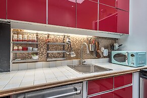 Beautiful 2 BR in the Heart of Downtown