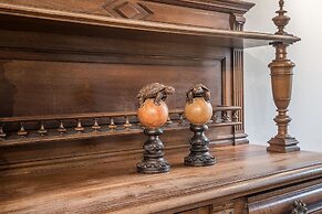 Beautiful 2 BR in the Heart of Downtown