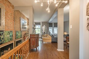 Beautiful 2 BR in the Heart of Downtown