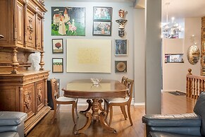 Beautiful 2 BR in the Heart of Downtown