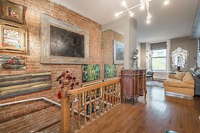 Beautiful 2 BR in the Heart of Downtown