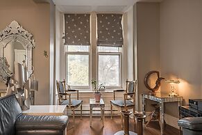 Beautiful 2 BR in the Heart of Downtown