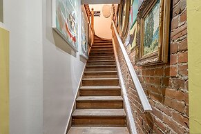 Beautiful 2 BR in the Heart of Downtown