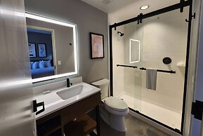 Hawthorn Extended Stay by Wyndham Del Rio