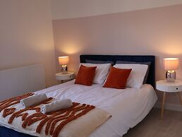 Sheffield 4-bedroom house free parking