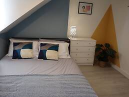 Sheffield 4-bedroom house free parking