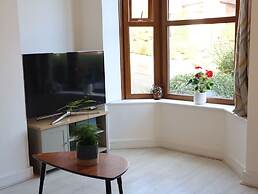 Sheffield 4-bedroom house free parking