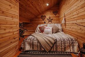 Treehouse over the water - Eagle's Nest