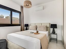 Sanders Only - Cute 2-bdr Apt With Balcony