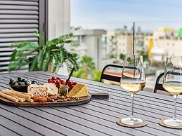 Sanders Only - Cute 2-bdr Apt With Balcony