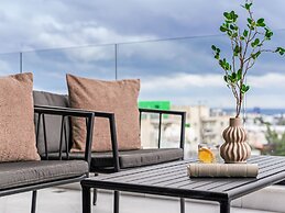 Sanders Only - Cute 2-bdr Apt With Balcony