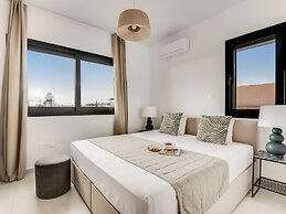 Sanders Only - Cute 2-bdr Apt With Balcony