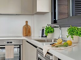 Sanders Only - Cute 2-bdr Apt With Balcony