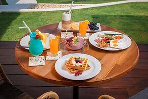 White Whale Beachfront Pool Villa