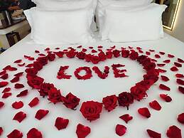 White Whale Beachfront Pool Villa