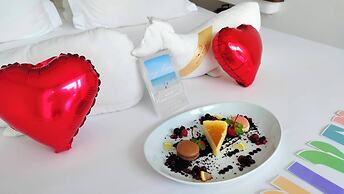 White Whale Beachfront Pool Villa