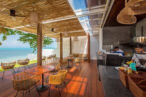 White Whale Beachfront Pool Villa