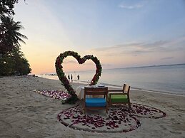 White Whale Beachfront Pool Villa