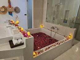 White Whale Beachfront Pool Villa