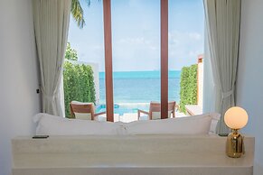 White Whale Beachfront Pool Villa