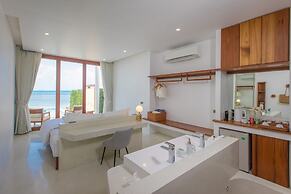 White Whale Beachfront Pool Villa