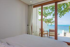 White Whale Beachfront Pool Villa