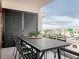 Sanders Only - Delightful 2-bdr Apt With Balcony