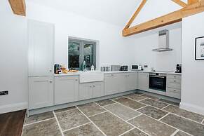 The Oak - Brand new Countryside 2 Bedroom Annex - From 165 Per Night