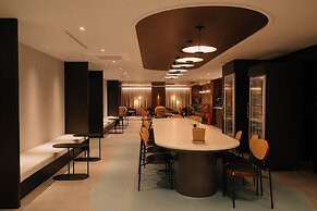 The Connoisseur Residence Hotel