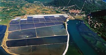 Beachfront Villa Brulupes