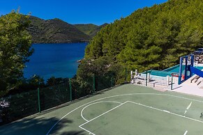 Beachfront Villa Brulupes